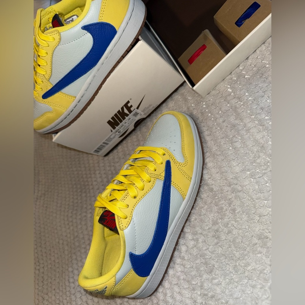 Jordan x Travis Scott Air Jordan 1 Retro Low "Canary" sneakers - women’s